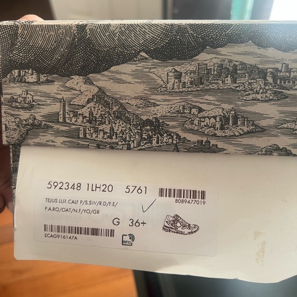 Gucci Sneakers - Picture 7 of 7